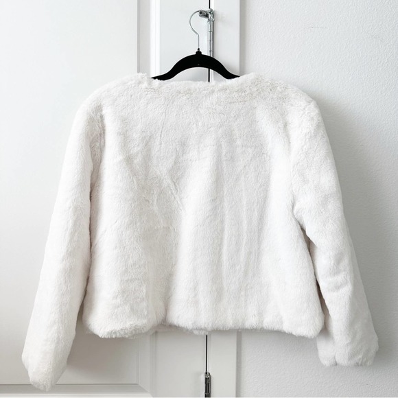 Adrianna Papell White Faux Fur Cape - Picture 9 of 9